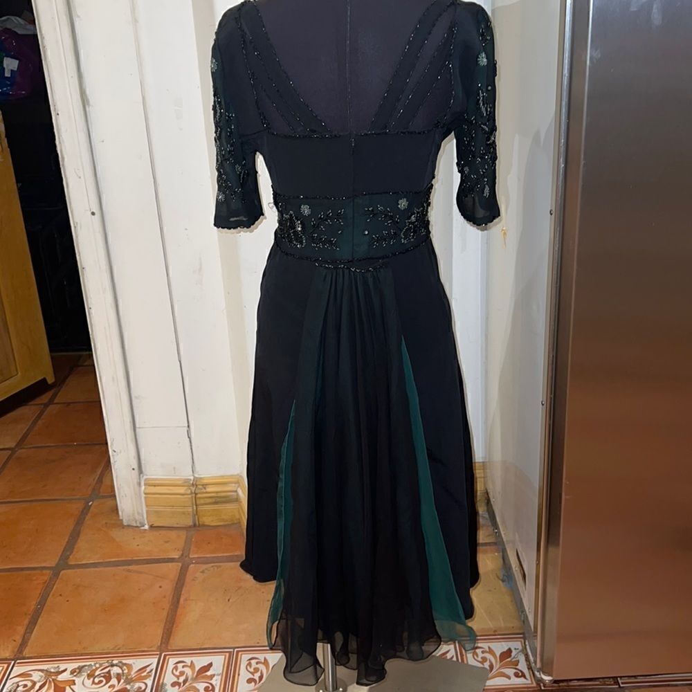 Womens size 8 dress beaded black with green in trail on back